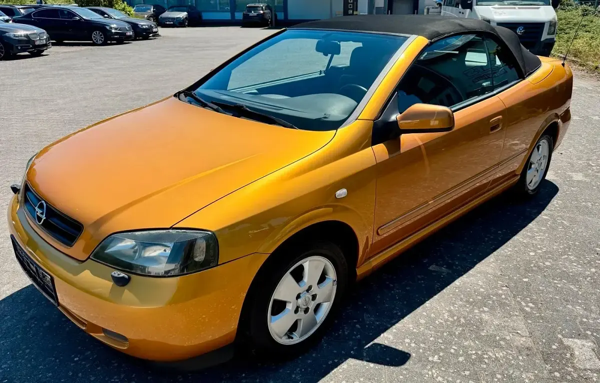 Używany Opel Astra Cabriolet 125 KM (91 kW) 2003 Złoty Kabriolet