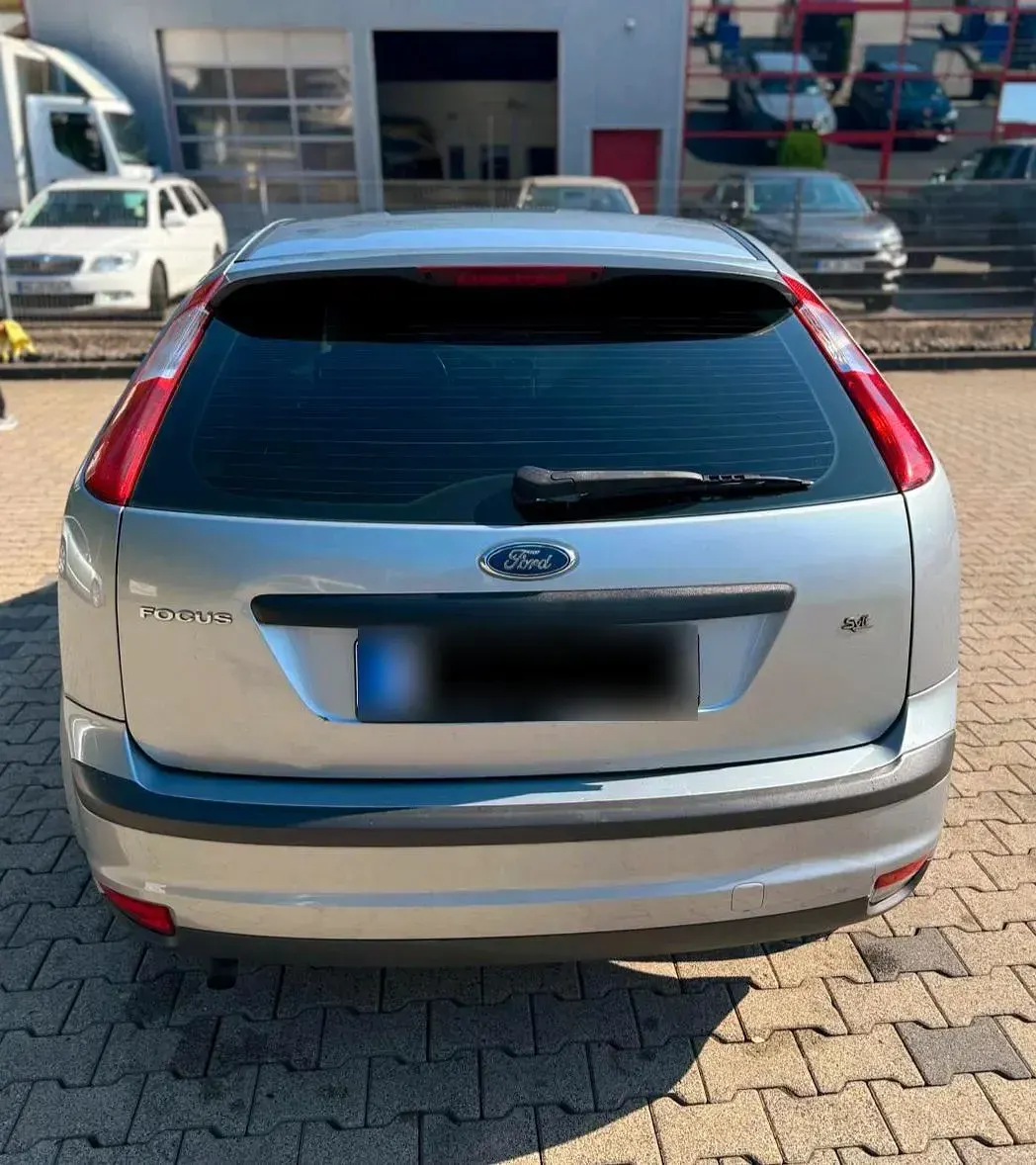 Gebraucht Ford Focus 116 PS (85 kW) 2005 Silber Limousine