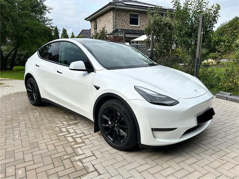 Weiß Gebraucht 2024 Tesla Model Y Long Range AWD SUV | 38.000 € (Guter Preis) - Bild 1/4