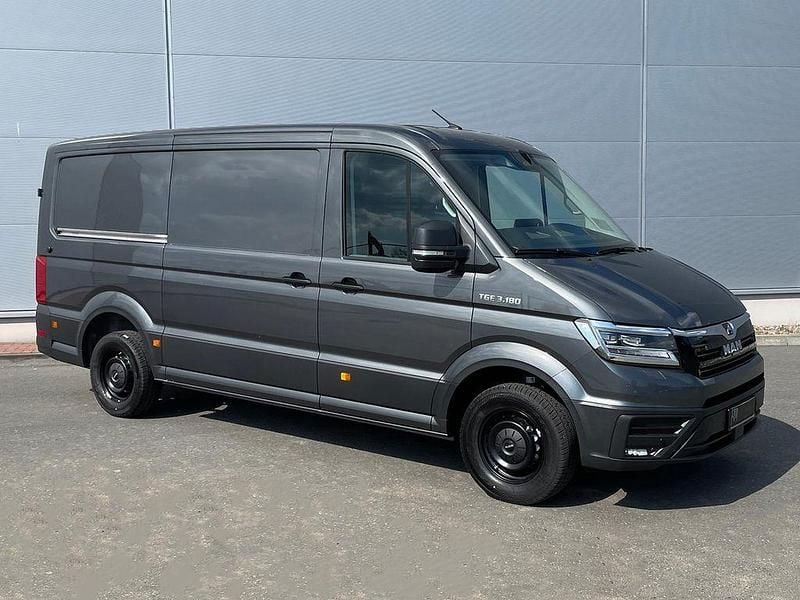 Neu MAN TGE 177 PS (130 kW) 2026 Grau Van