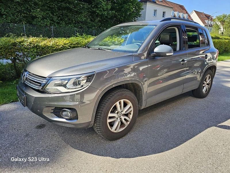 Grau Gebraucht 2011 VW Tiguan Sportline SUV | 7.500 € (Superpreis) - Bild 1/4
