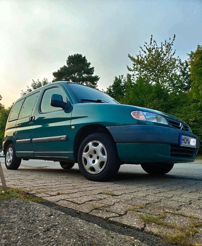 Grün Gebraucht 2002 Citroën Berlingo Van / Kleinbus | 1.899 € - Bild 1/2
