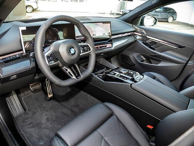 Neu BMW 540 Performance 303 PS (222 kW) 2025 Saphirschwarz Limousine