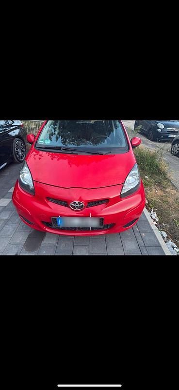 Rot Gebraucht 2011 Toyota Aygo Kleinwagen | 2.000 € (Guter Preis) - Bild 1/4
