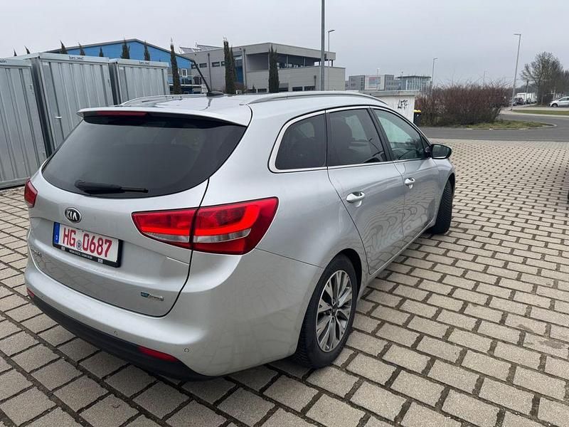 Gebraucht Kia Ceed 135 PS (99 kW) 2016 Silber Kleinwagen