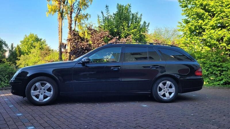 Schwarz Gebraucht 2006 Mercedes E200 Classic Kombi | 5.000 € (Fairer Preis) - Bild 1/4
