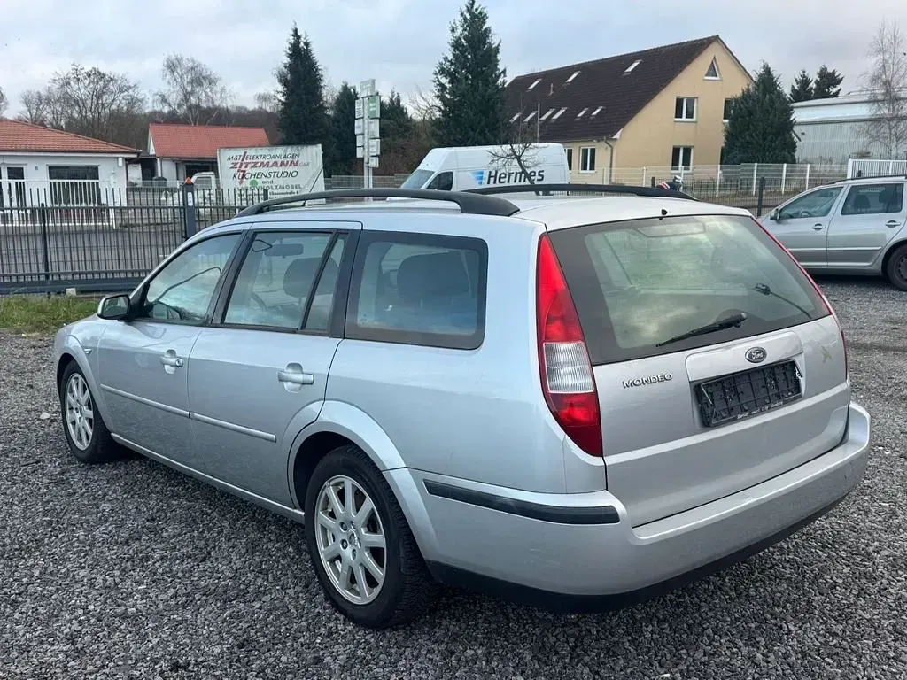 Gebraucht Ford Mondeo Ambiente 125 PS (91 kW) 2003 Silber Limousine