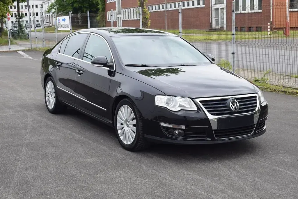 Second-hand VW Passat Sportline 160 CP (117 kW) 2008 Negru Berlinǎ