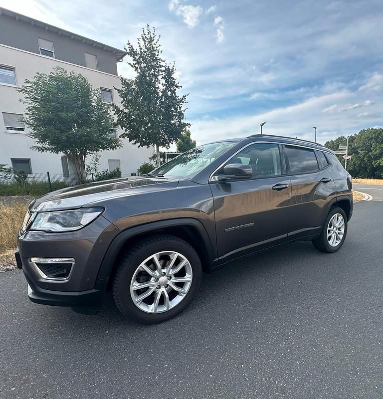 Gebraucht Jeep Compass Limited 150 PS (110 kW) 2021 Grau SUV