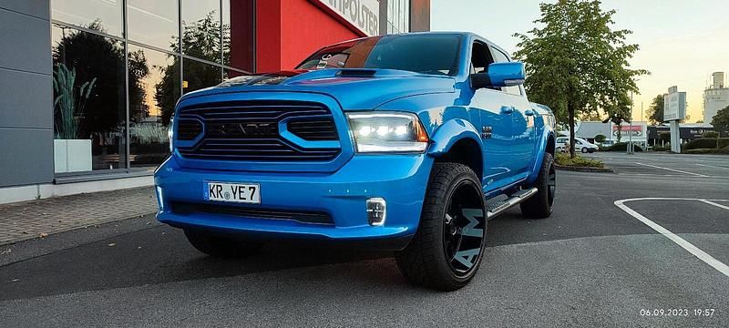 Blau Gebraucht 2018 Dodge Ram Abholung | 43.000 € (Teuer) - Bild 1/4