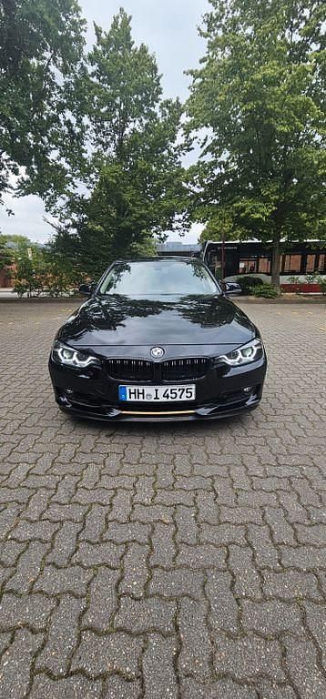 Schwarz Gebraucht 2013 BMW 320 Sport Line Limousine | 14.000 € - Bild 1/4