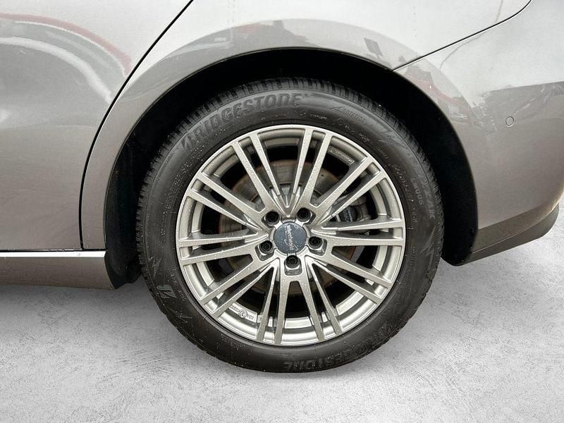 Gebraucht Mercedes B250 224 PS (164 kW) 2019 Metalliclack mountaingrau Van / Kleinbus