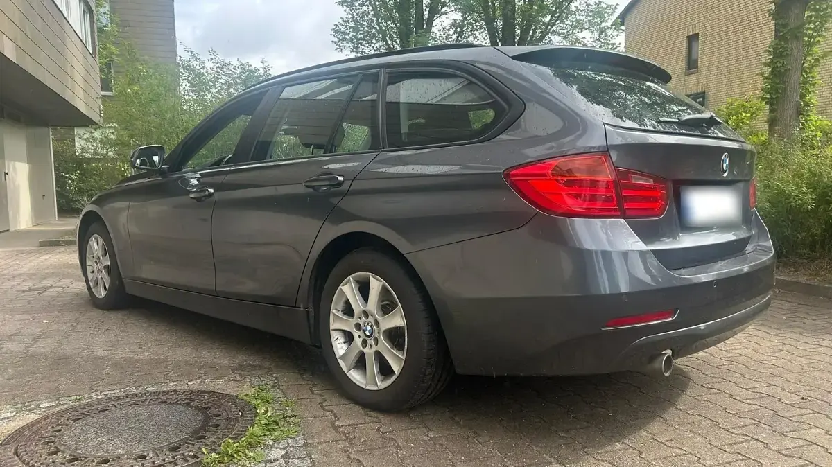 Gebraucht BMW 320 143 PS (105 kW) 2013 Grau Kombi
