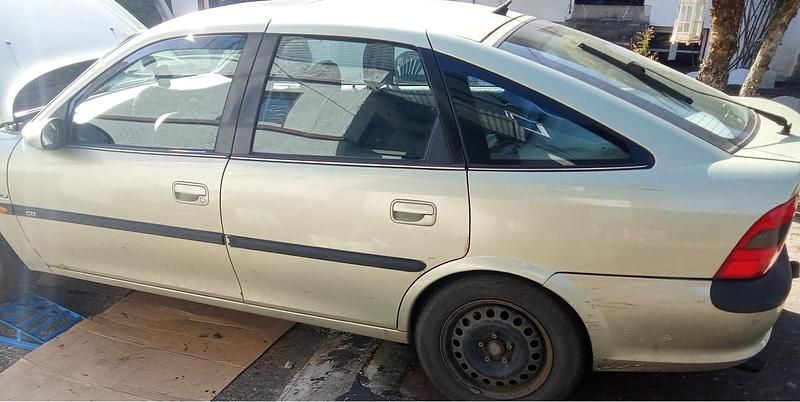 Gebraucht Opel Vectra 136 PS (100 kW) 1996 Grün Limousine