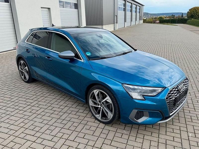 Atollblau Gebraucht 2021 Audi A3 Sportback Edition .1 Kleinwagen | 30.999 € (Fairer Preis) - Bild 1/4