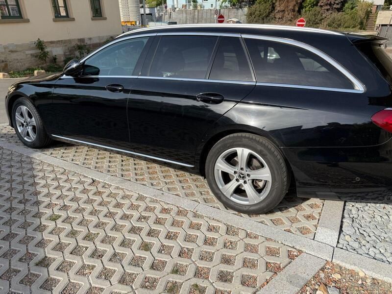 Schwarz Gebraucht 2018 Mercedes E220 Kombi | 20.200 € (Guter Preis) - Bild 1/4