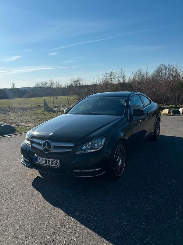 Gebraucht Mercedes C220 170 PS (125 kW) 2012 Schwarz Coupé