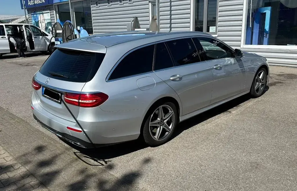 Gebraucht Mercedes E350 AMG line 286 PS (210 kW) 2020 Silber Limousine