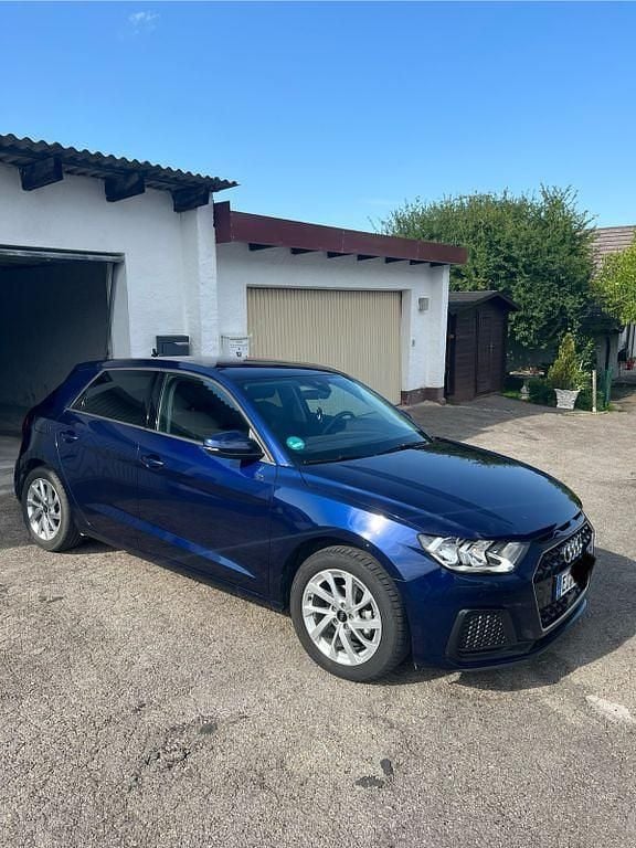 Blau Gebraucht 2024 Audi A1 Sportback Kleinwagen | 20.950 € (Superpreis) - Bild 1/4