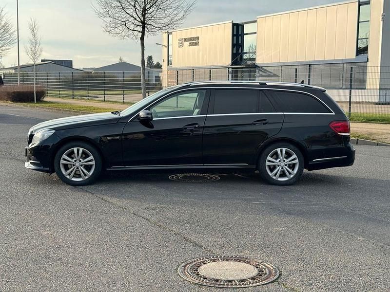 Gebraucht Mercedes E220 170 PS (125 kW) 2016 Schwarz Kombi