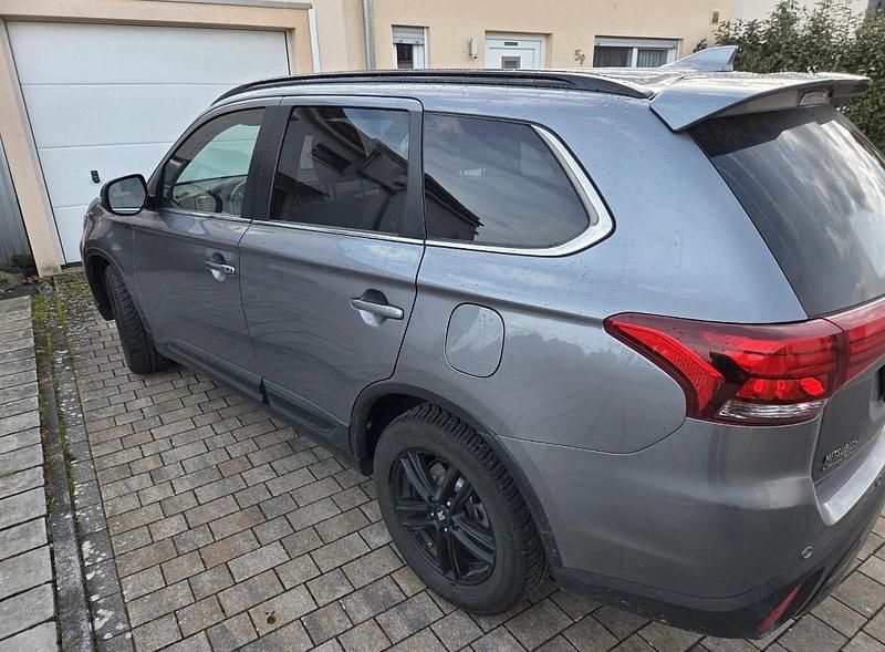 Gebraucht Mitsubishi Outlander 149 PS (109 kW) 2019 Grau SUV