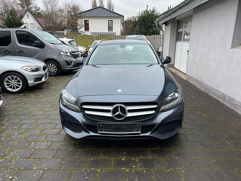 Grau Gebraucht 2015 Mercedes C220 Limousine | 14.250 € (Guter Preis) - Bild 1/4