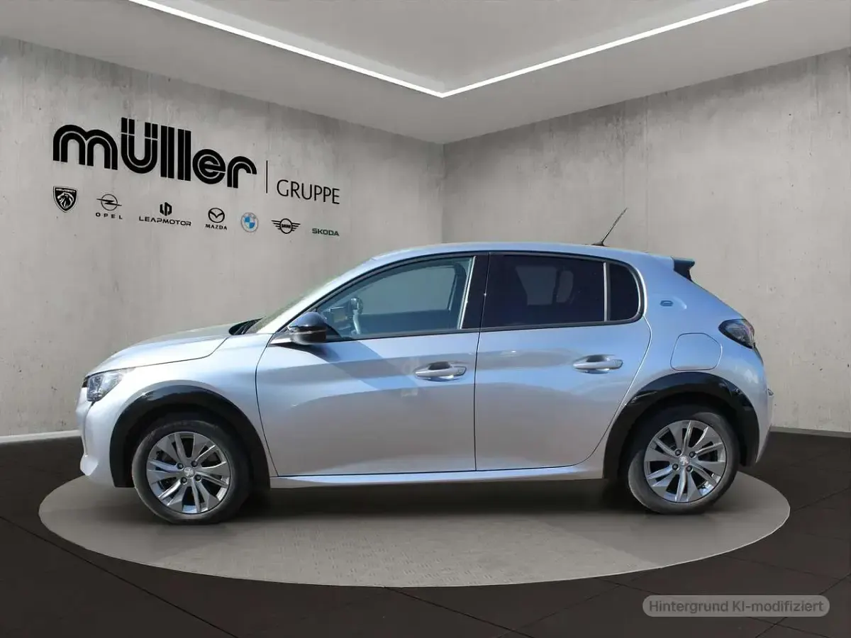 Gebraucht Peugeot e-208 Allure 100 kW (136 PS) 2022 Artense grau Kleinwagen