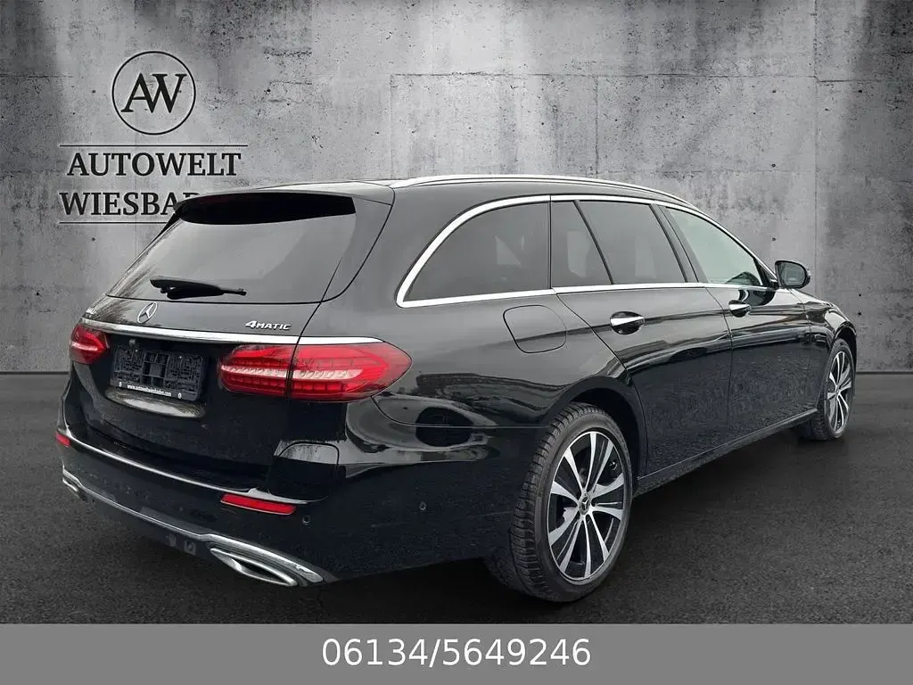 Używany Mercedes E300 306 KM (225 kW) 2021 Czarny Sedan/Limuzyna