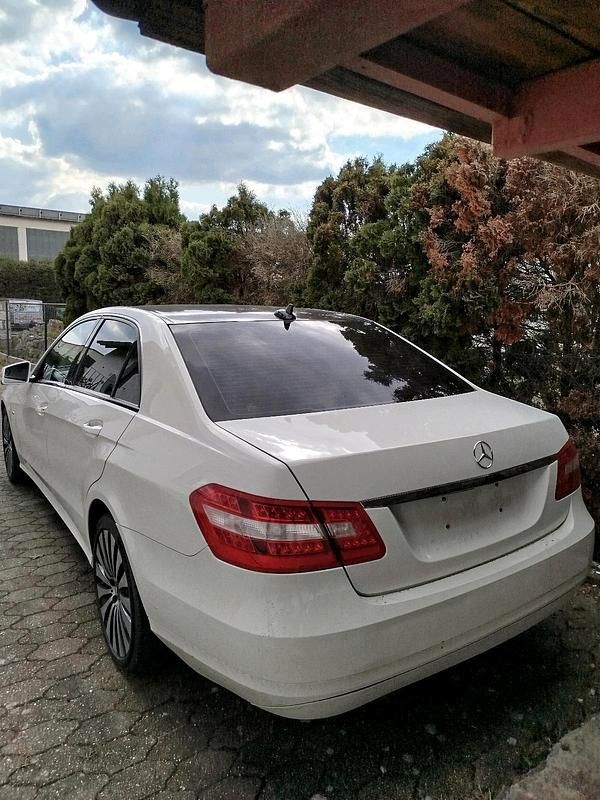 Gebraucht Mercedes 220 170 PS (125 kW) 2009 Weiß Limousine