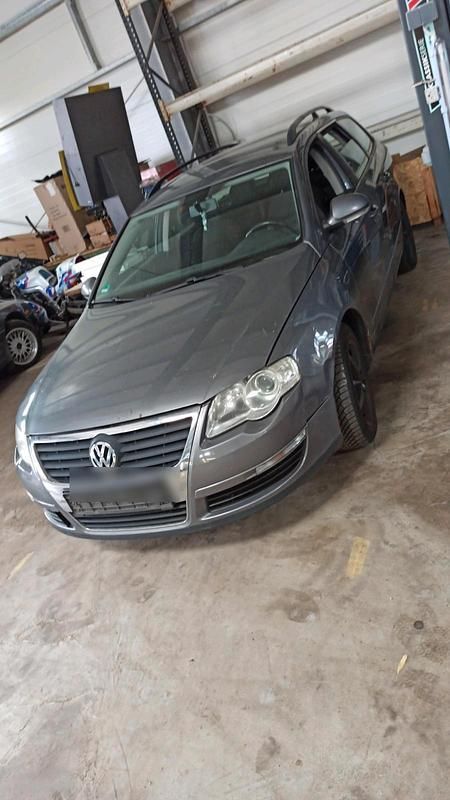 Grau Gebraucht 2008 VW Passat Kombi | 1.100 € (Guter Preis) - Bild 1/4