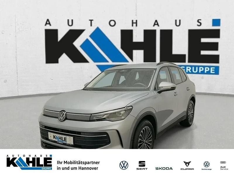 Silber Neu 2025 VW Tiguan Life SUV | 46.384 € (Etwas zu teuer) - Bild 1/4