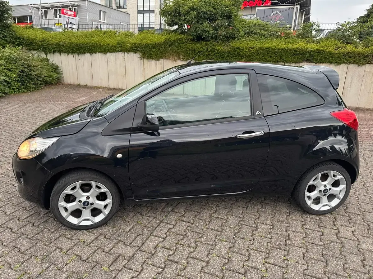 Gebraucht Ford Ka Ambiente 69 PS (50 kW) 2012 Schwarz Kleinwagen