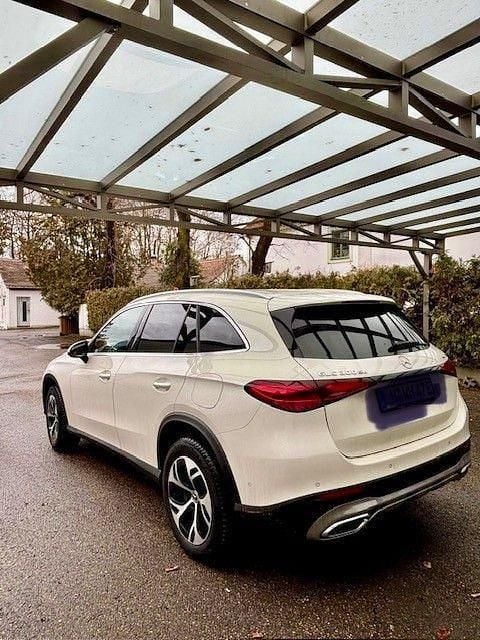 Gebraucht Mercedes GLC300e 197 PS (144 kW) 2023 Weiß SUV