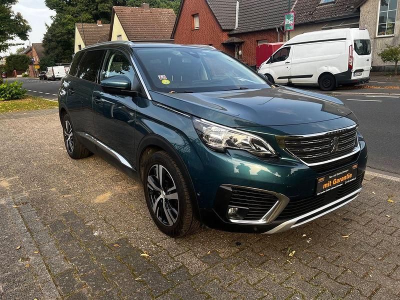 Lackierung emerald crystal/met Gebraucht 2018 Peugeot 5008 Allure Van / Kleinbus | 14.530 € (Fairer Preis) - Bild 1/4