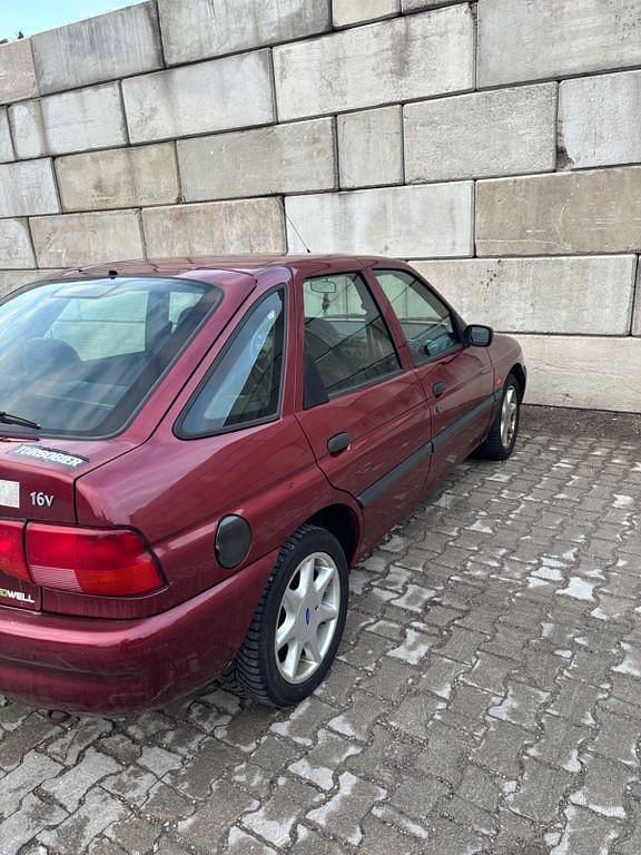 Gebraucht Ford Escort 90 PS (66 kW) 1998 Schwarz Limousine