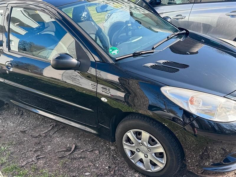 Gebraucht Peugeot 206+ 60 PS (44 kW) 2009 Schwarz Kleinwagen