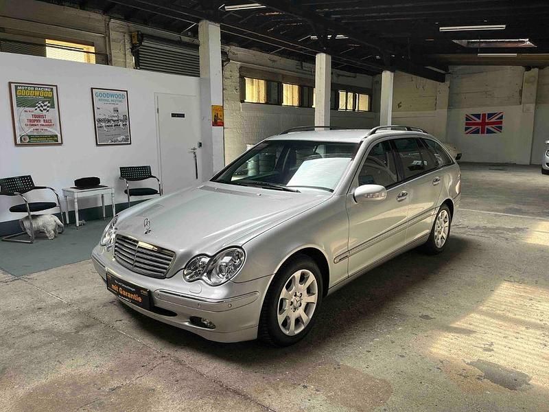 Brilliantsilber Gebraucht 2003 Mercedes C200 Kombi | 8.390 € - Bild 1/4