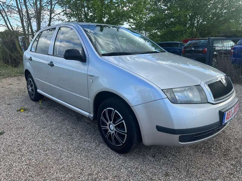 Grau Gebraucht 2004 Skoda Fabia Comfort Limousine | 1.399 € (Fairer Preis) - Bild 1/4