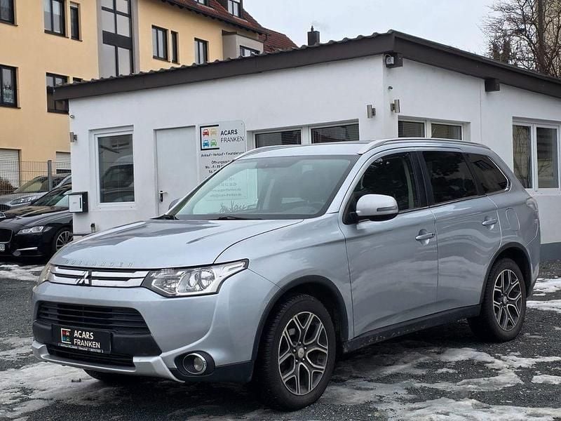 Silber Gebraucht 2015 Mitsubishi Outlander Diamant Edition SUV | 8.999 € (Guter Preis) - Bild 1/4
