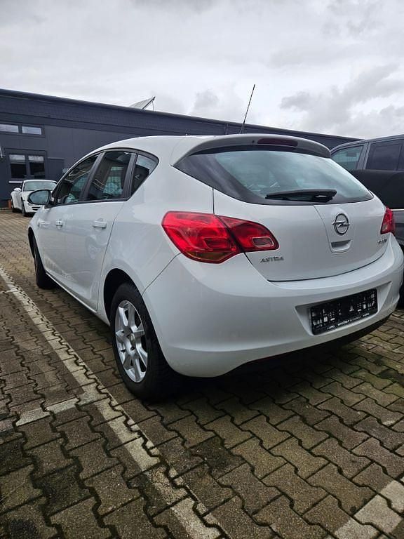 Gebraucht Opel Astra Design Edition 87 PS (63 kW) 2012 Weiß Limousine