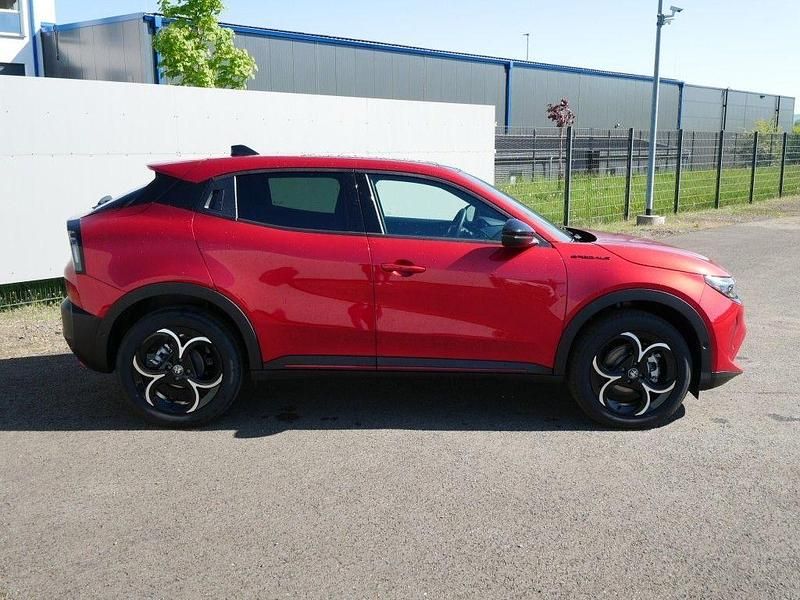 Neu Alfa Romeo GT Junior Edizione Speciale 145 PS (106 kW) 2025 Rot SUV