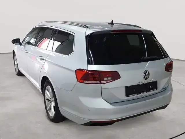 Gebraucht VW Passat 200 PS (147 kW) 2023 Silber Kombi