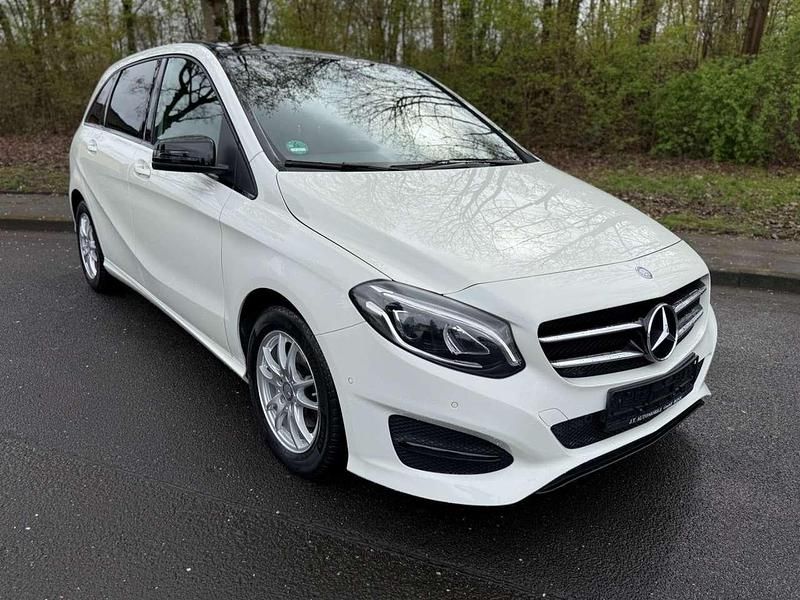 Gebraucht Mercedes B180 122 PS (89 kW) 2017 Calcitweiss/zirrusweiss Van / Kleinbus