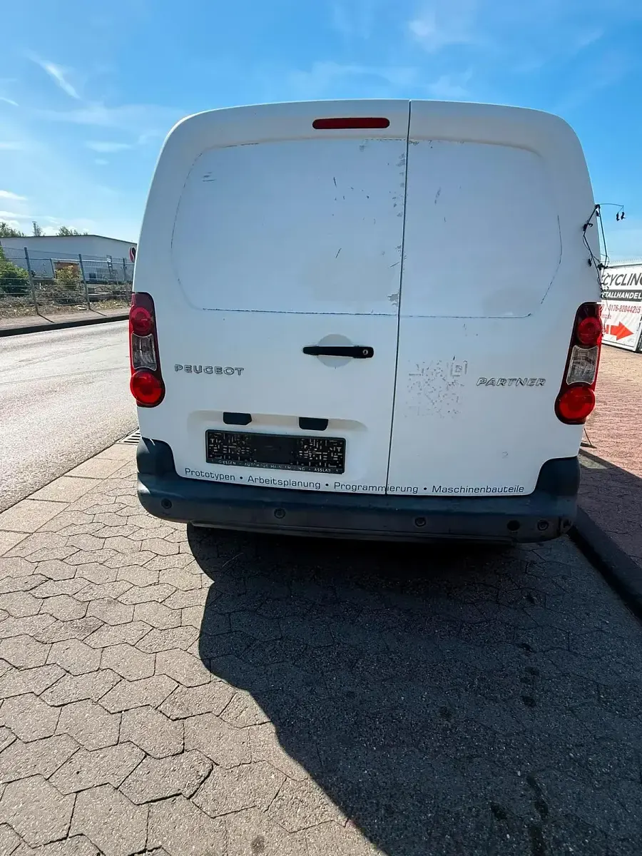 Gebraucht Peugeot Partner 98 PS (72 kW) 2013 Weiß Van / Kleinbus