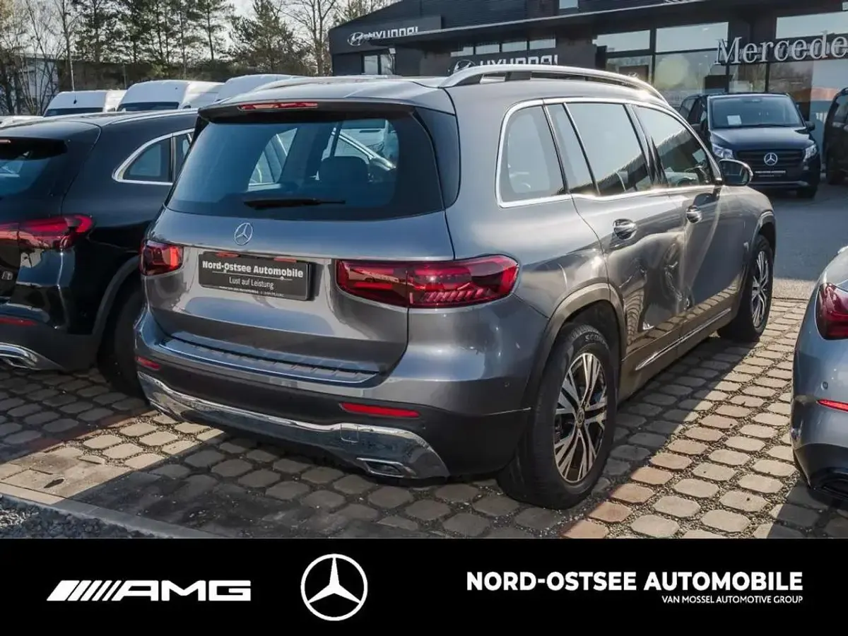 Gebraucht Mercedes GLB220 Progressive 190 PS (139 kW) 2024 Metalliclack mountaingrau SUV