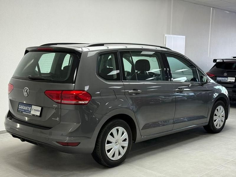 Gebraucht VW Touran Comfortline 110 PS (80 kW) 2016 Grau Van / Kleinbus