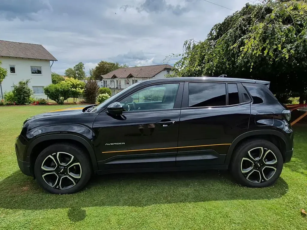 Gebraucht Jeep Avenger EV 114 kW (156 PS) 2023 Schwarz SUV
