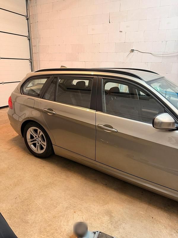Gebraucht BMW 318 143 PS (105 kW) 2012 Gold Kombi
