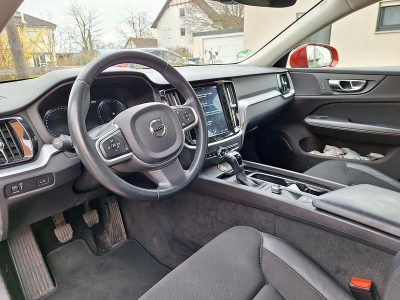 Gebraucht Volvo V60 Momentum 150 PS (110 kW) 2018 Rot Kombi