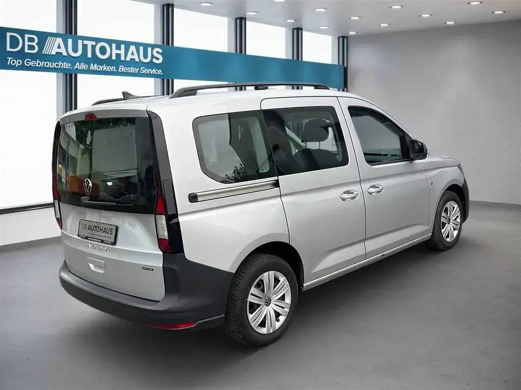 Używany VW Caddy 122 KM (89 kW) 2022 Srebrny Minivan